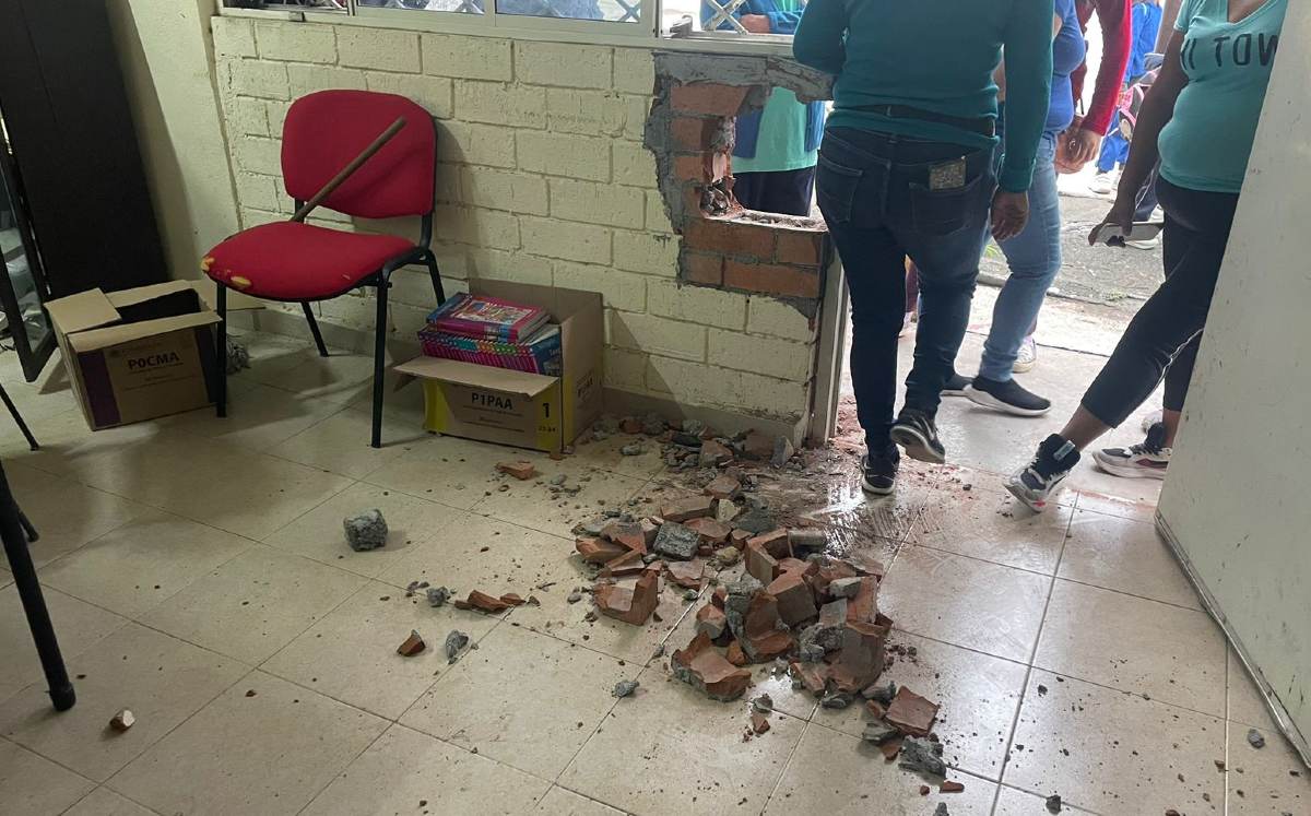 Roban primaria en la colonia Fomerrey 20 en Guadalupe, Nuevo León. | Víctor González Garza