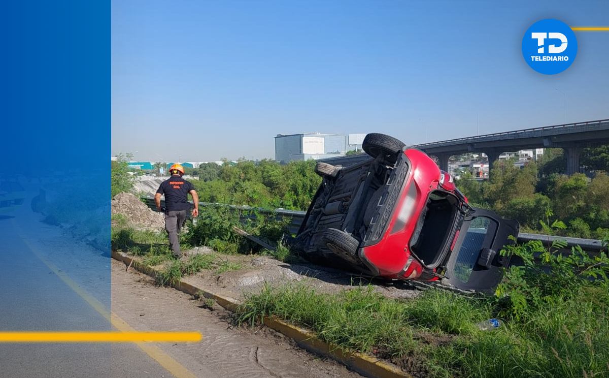 Conductor vuelca en la avenida Morones Prieto en Guadalupe, Nuevo León | Leyda Estrada