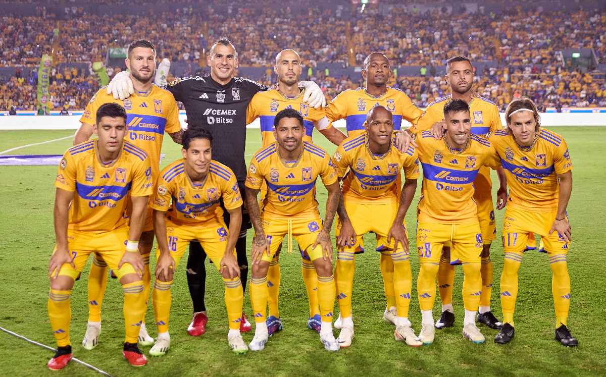Jugadores de Tigres en el partido ante Cruz Azul / CORTESÍA: Mexsport