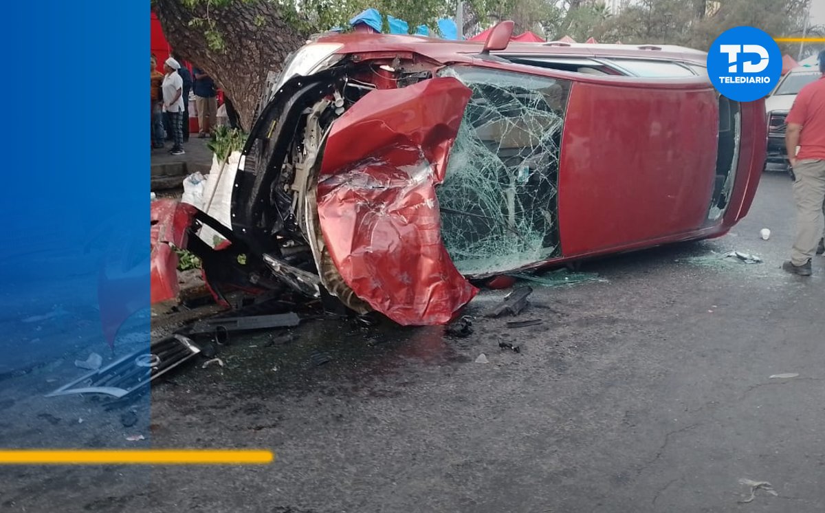 Accidente entre auto y ruta urbana en el Centro de Monterrey | Erik Rocha