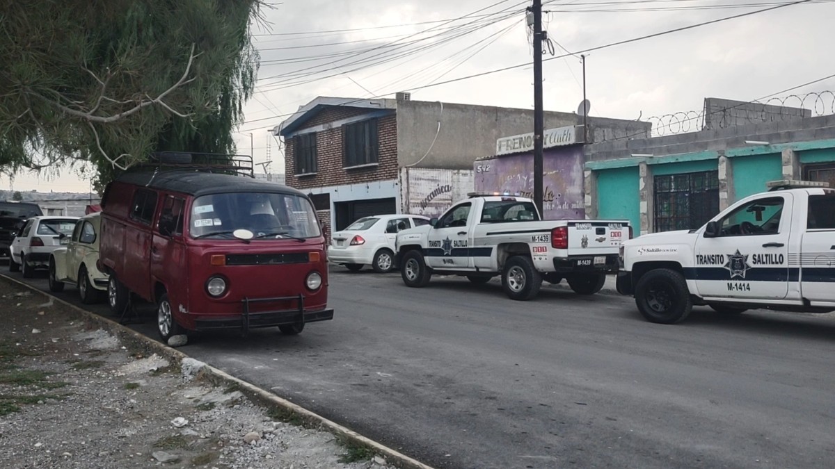 Mecánico lesionado tras caerle combi encima.