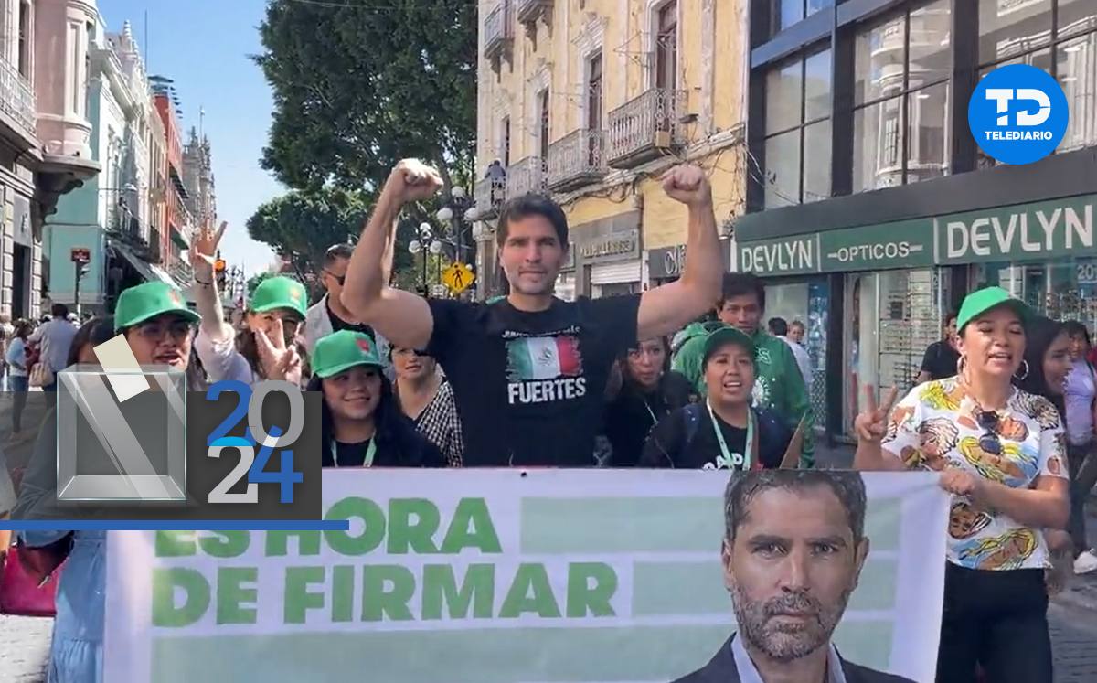 Eduardo Verástegui recorrió las calles del Centro Histórico de Puebla buscando sumar firmas para su registro a la presidencia / @jeancarlopmag