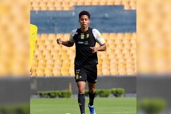 El jugador mexicano Ozziel Herrera trabaja al parejo de sus compañeros en el entrenamiento.