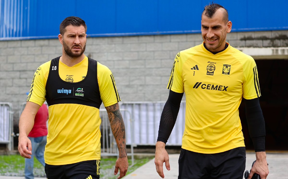 Gignac junto a Nahuel Guzmán apunto de entrenar / CORTESÍA: @TigresOficial