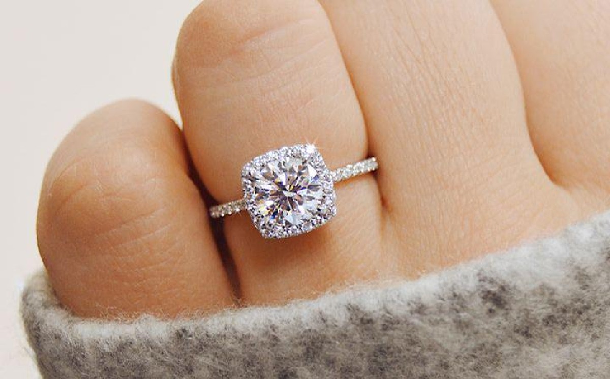 Anillo de diamantes es encontrado en Francia/ Especial