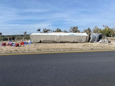 Volcadura de tráiler en Doctor Arroyo / Especial