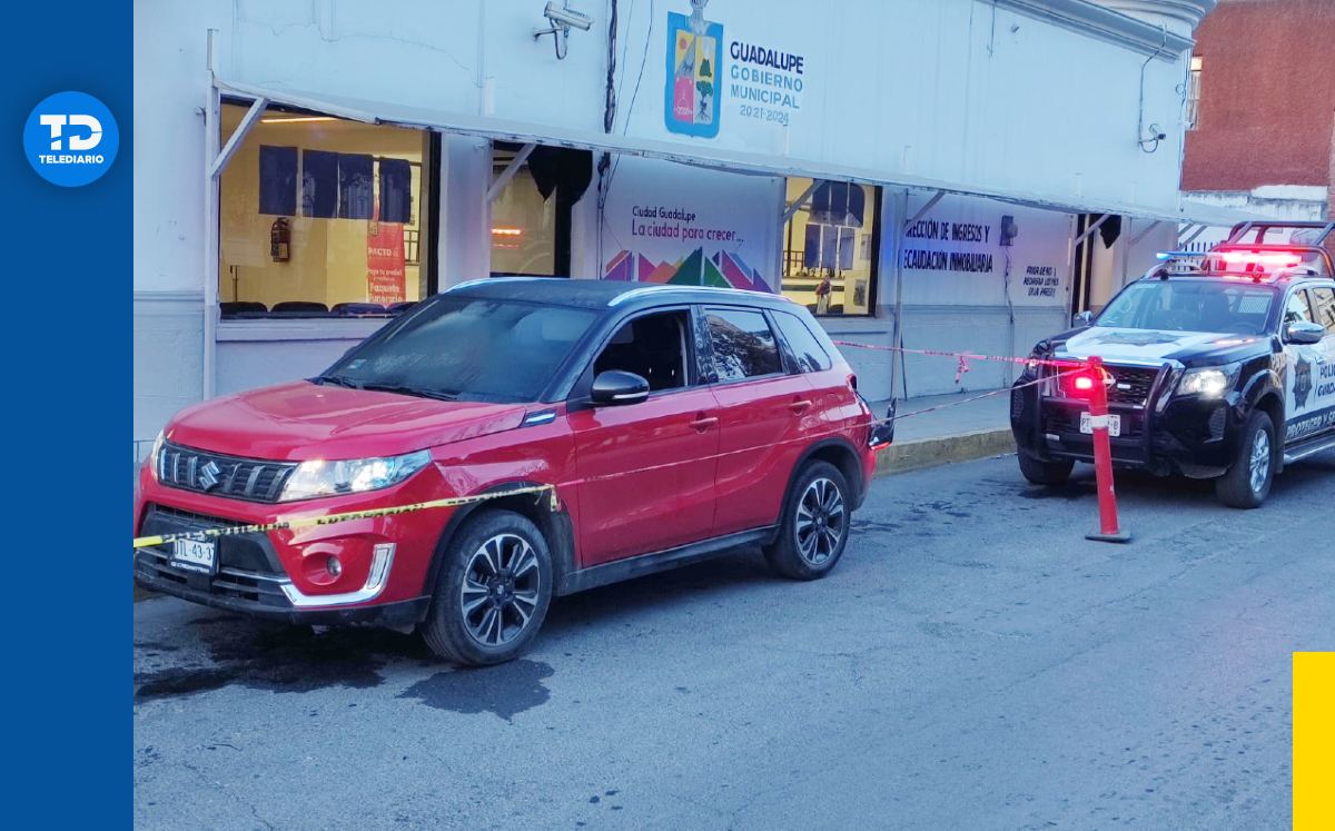 Abandonan camioneta baleada en pleno centro de Guadalupe, Nuevo León. | Agustín Martínez