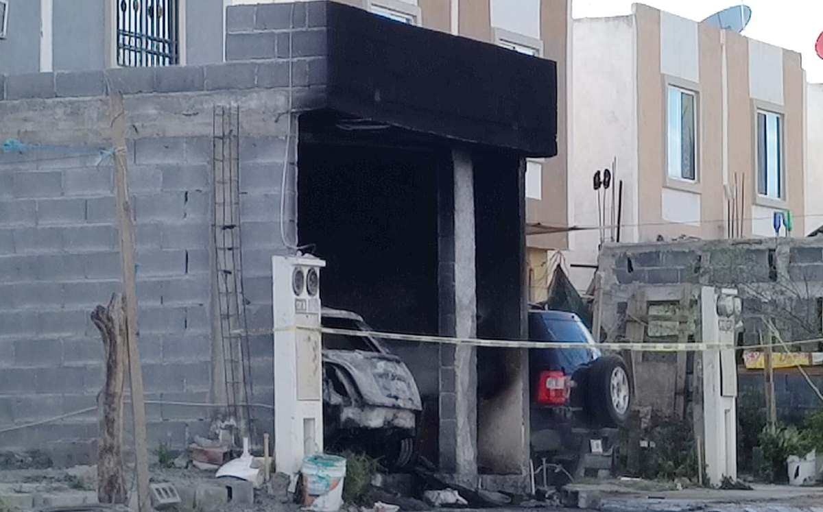 Un hombre fue asesinado y hallado dentro de una casa incendiada en Salinas Victoria. | Agustín Martínez