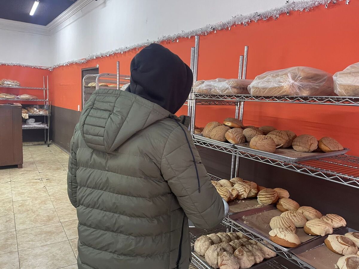 Por el frío regios acuden a comprar pan dulce / Jerónimo Villarreal