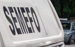 Camioneta del Servicio Médico Forense