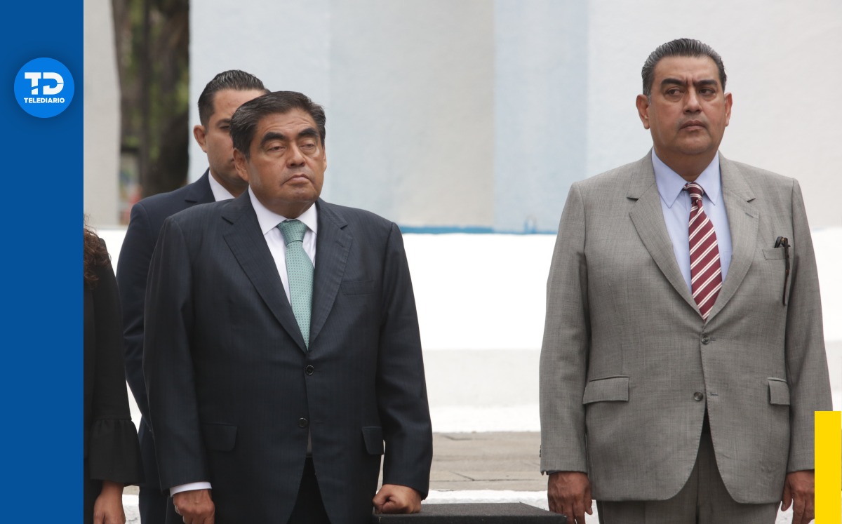 Miguel Barbosa cuando aún era gobernador y Sergio Salomón Céspedes como presidente del Congreso Local en un evento / Agencia Es Imagen