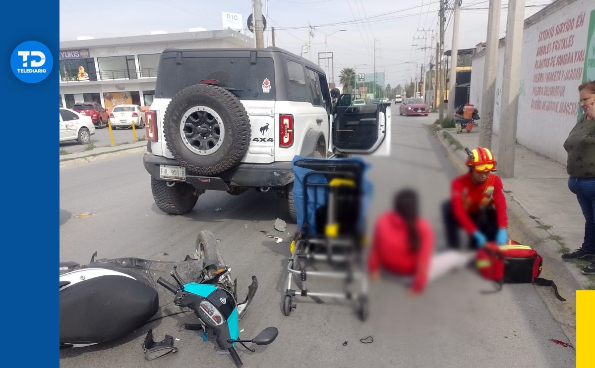 La mujer lesionada fue trasladada al Hospital General por paramédicos de Cruz Roja.