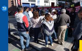 Un grupo de vecinos se manifestaron en contra del proyecto de peatonalización del barrio de Santiago y del uso de parquímetros en Puebla.