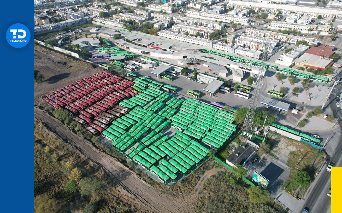 Unidades de Ecovía abandonadas en Nuevo León. | Omar Benavides