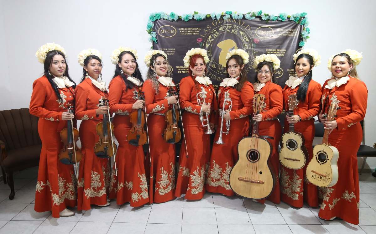 Mujeres desafían tradiciones y forman grupo de mariachis. | Raúl Palacios