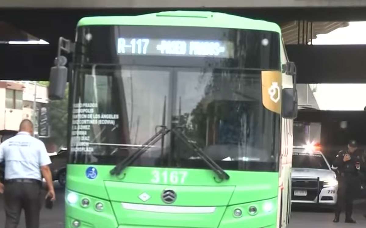 Un adulto mayor fue atropellado por un automóvil y golpeado por una ruta urbana. | Cortesía