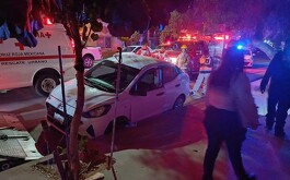 Un sujeto que dijo haberse tomado sólo dos cervezas tuvo un accidente en el sector Centro de la ciudad de Torreón y fue detenido por Policías Municipales.