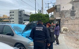 El reporte del incendio de un vehículo movilizó a elementos de Bomberos y Protección Civil hacia la calle Donato Guerra y la avenida Matamoros.