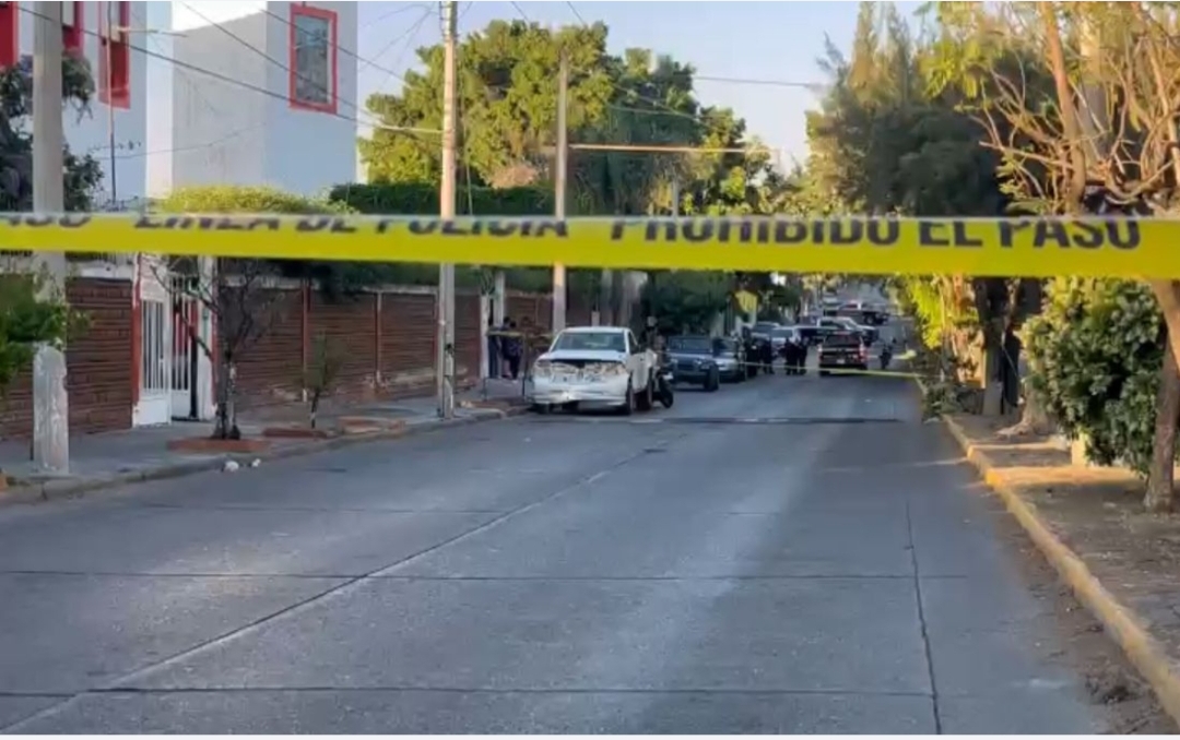 Asesinan a hombre dentro de su vehículo/ Policía