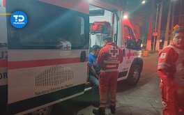 Un hombre terminó lesionado luego de caer mientras perseguía un taxi tras haber discutido con su novia en Torreón.