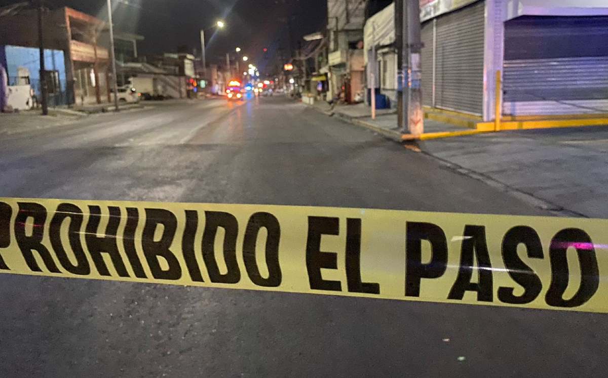 Peritos iniciaron la investigación al interior del automóvil. | Miranda Arias