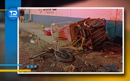 Conductor destruye triciclo vendedor ambulante en Torreón