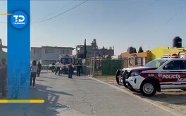 policías atienden un incendio