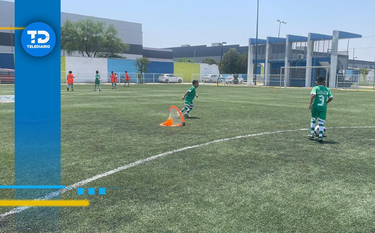 Niños jugando futbol | Angel Mercado