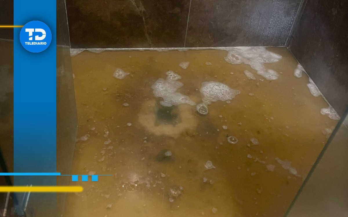 Regia exhibe que sale popo de su llave por problema con drenaje | Especial
