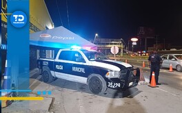 Un hombre llegó prácticamente desnudo a solicitar auxilio al retén de Seguridad Pública municipal en la carretera Torreón-Matamoros.
