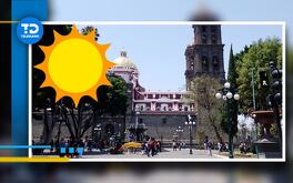 día soleado en el zócalo de puebla