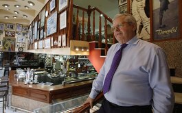 Mariano García, dueño del bar