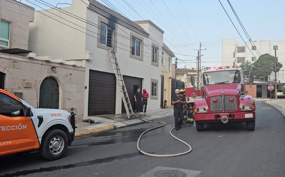 Presunto cortocircuito provoca incendio en una casa en la colonia San Jerónimo en Monterrey. | Fabricio Gallegos