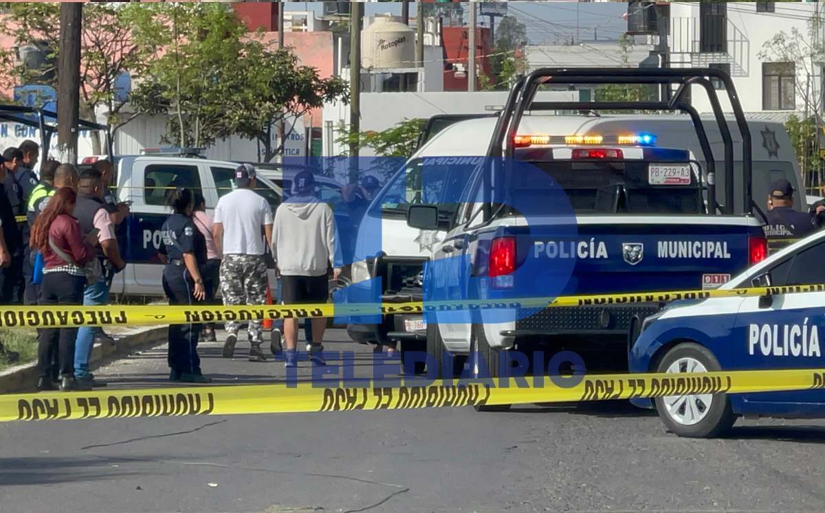 Policías de San Pedro y San Andrés Cholula acordonaron el lugar donde quedó la camioneta tras el ataque | Jesús Zavala