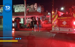 Dos personas lesionadas, así como cuantiosos daños materiales, fue el saldo que dejó una volcadura sobre la avenida Bravo y la calle Mariano Lopez Ortiz.