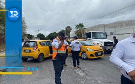 La mañana de este jueves se presentó un aparatoso choque entre dos unidades de taxi, resultaron lesionadas tres personas incluyendo una bebé de 4 meses