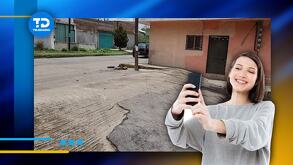 un tope y una persona tomando una selfie