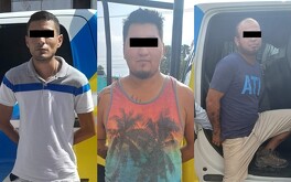 Tres hombres fueron detenidos a bordo de vehículos robados por elementos de la Policía de Monterrey.