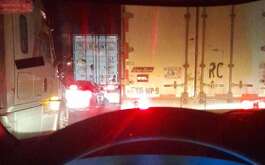 La volcadura de un tráiler generó un embotellamiento en la Carretera Monterrey-Saltillo.