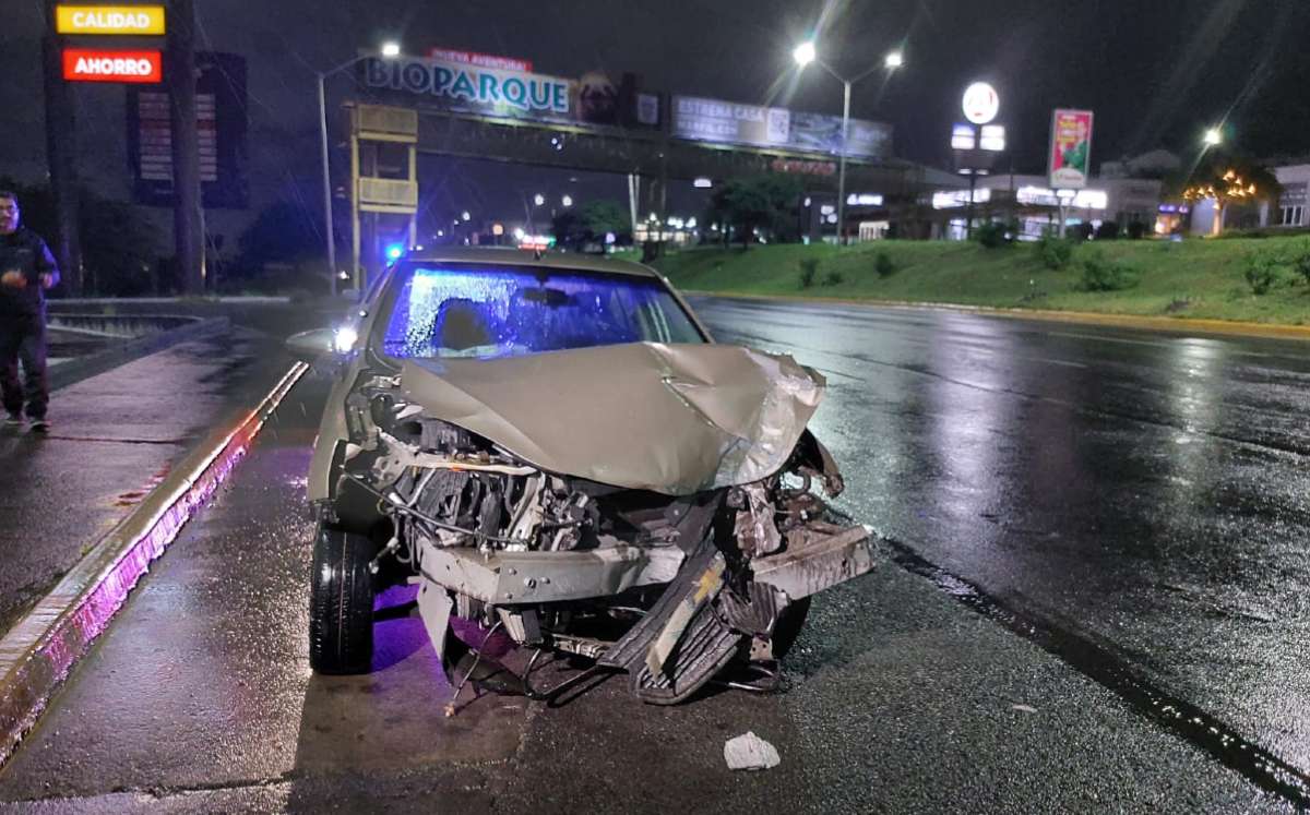 Accidente vial en la colonia Bosques de las Cumbres. | Leyda Estrada