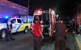 Una riña dentro de un edificio de departamentos en el Centro de Monterrey dejó un joven gravemente herido por arma blanca.