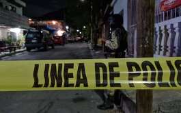 Una mujer fue asesinada afuera de su casa en la colonia Tierra y Libertad en Monterrey.