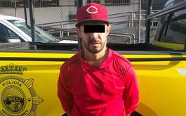 Un hombre fue detenido en el Centro de Monterrey con diversas dosis de droga, además de ser investigado por robo.