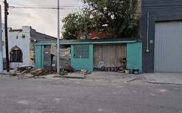 Una casa ubicada en la colonia Industrial del municipio de Monterrey fue baleada luego de haber sido cateada.