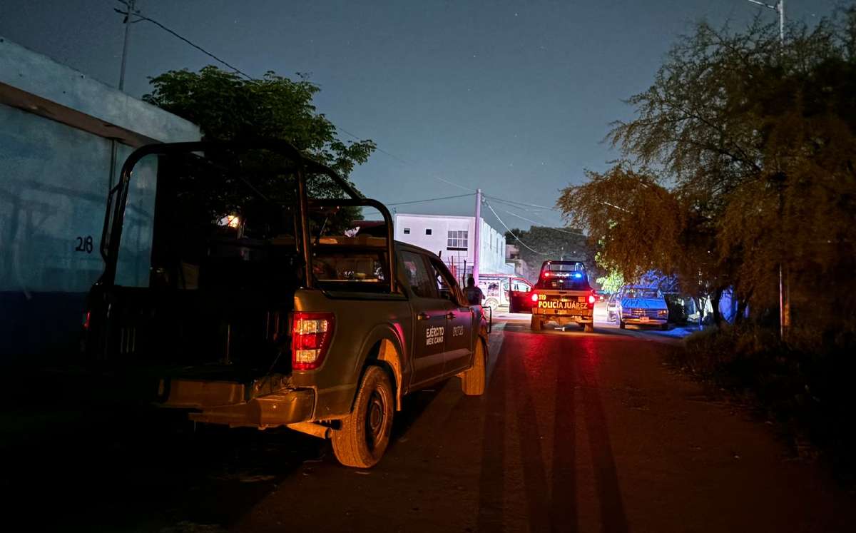 En el lugar los elementos policíacos resguardaron el área para la investigación. | Leyda Estrada