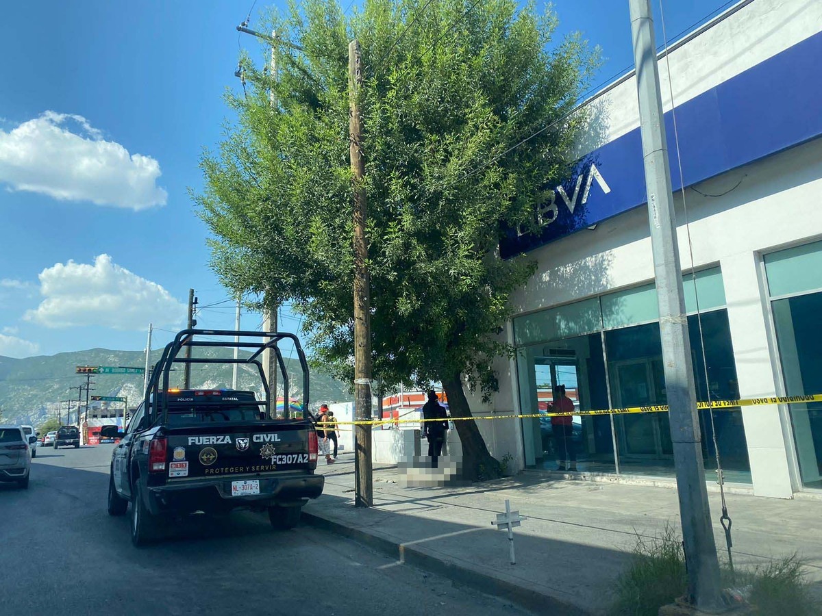El hombre murió afuera de una sucursal bancaria / Erik Rocha