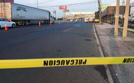 Un joven murió arrollado sobre la avenida Fidel Velázquez en Monterrey.