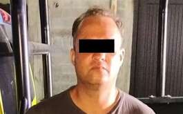 Un hombre fue detenido al ser acusado de golpear a su mamá en la colonia Talleres del municipio de Monterrey.