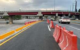 Los cierres viales en los carriles exprés de la avenida Morones Prieto en Monterrey permanecen pese a la promesa de liberar la vía.