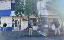 Un cateo dejó un detenido y arma y drogas aseguradas en la colonia Santa Cecilia en Monterrey.